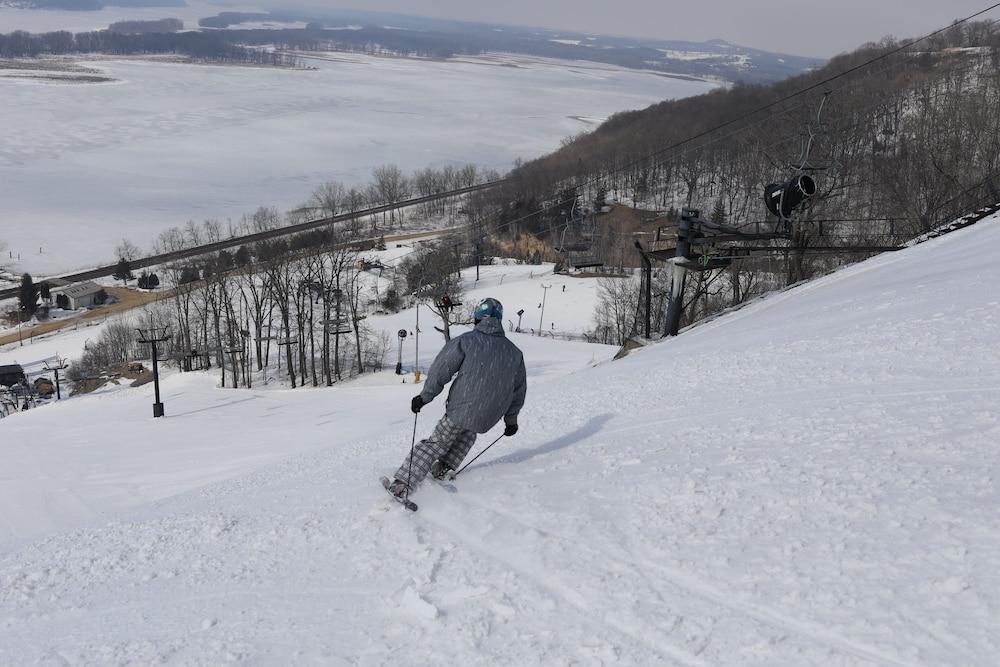 גלנה Chestnut Mountain Resort מראה חיצוני תמונה